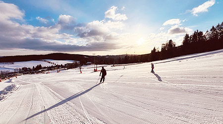 Skifahren und Rodeln
